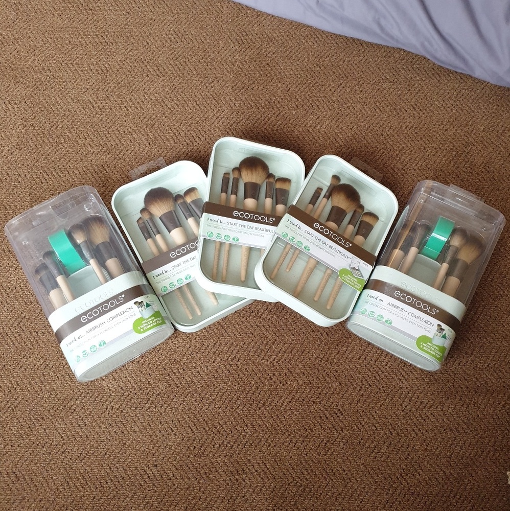 ❌❌SOLD❌❌Ecotools makeup brushes bundle